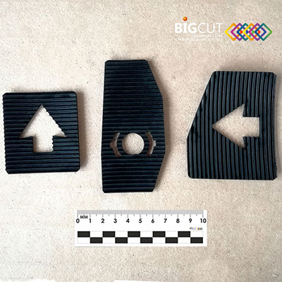Накладки на педали из рифлёной резина IH-II- ТКМЩ - С3
